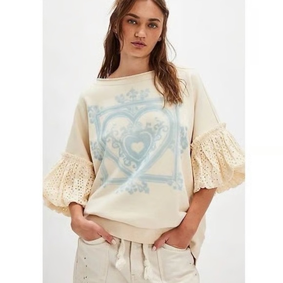 ⭐️NWOT Free People Doily Sweatshirt with Ruffled Sleeves⭐️ - Picture 1 of 6